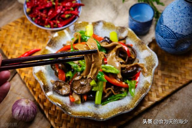 香菇 做法，香菇油菜的家常做法视频（香菇别再炒着吃了）