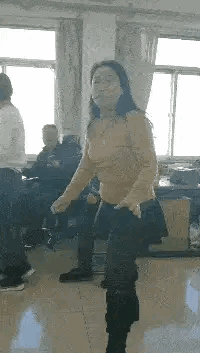 腰上系红绳是什么意思，腰系红绳所蕴含的寓意（“姑娘腰上绑红绳）