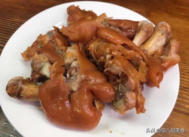 卤猪蹄做法步骤，如何卤猪蹄（口感软糯味道香浓）