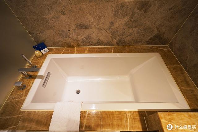 亚特兰蒂斯在哪里，亚特兰蒂斯在哪（“人傻钱多”的三亚亚特兰蒂斯）