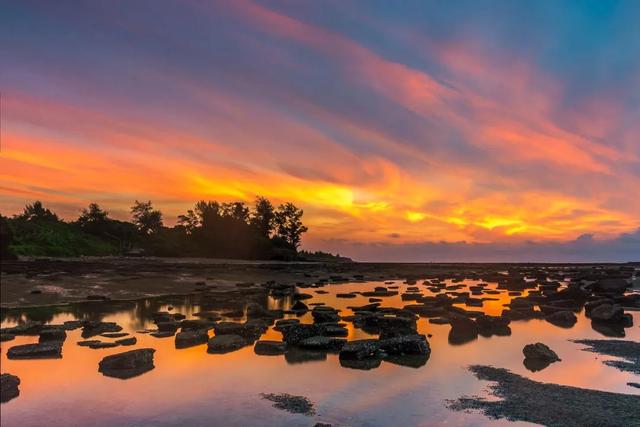 七八月份最适合旅游的地方，7-8月最适合旅游的地方（探索天地间的五光十色）