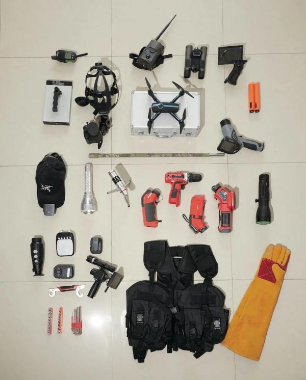 梦见整个房间东西全是白色的，梦见家里全是白色（曾花39天搜寻一只猫咪……“宠物侦探”你听过吗）