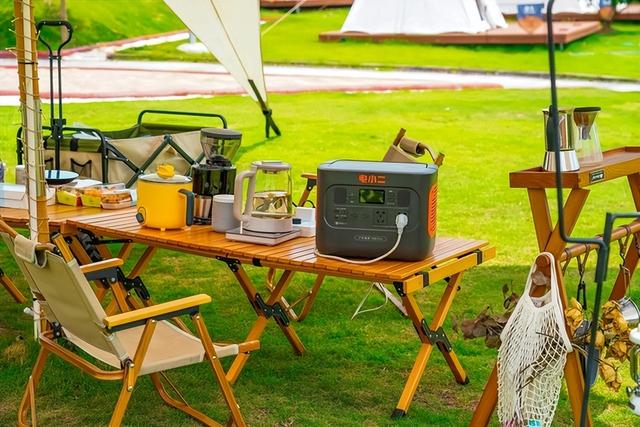 电热水壶多少瓦，热水壶的功率一般多大（电小二户外电源1000Pro双快充设计）