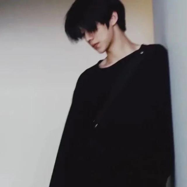 好看的男头，微信头像，好看的男头（好看帅气的个性男头像）