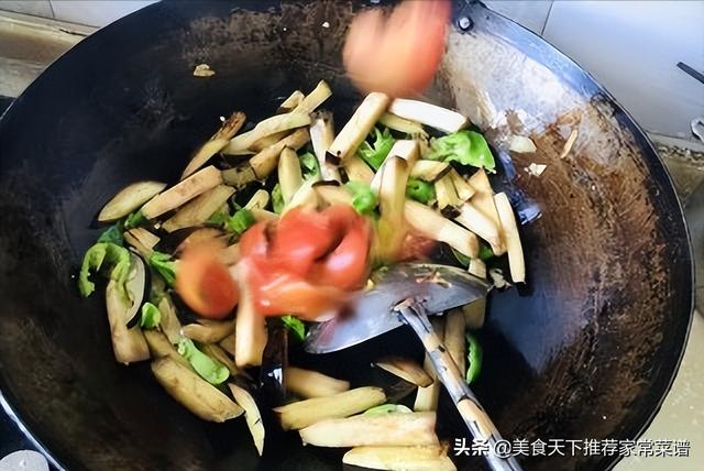 茄子辣椒西红柿的做法，西红柿茄子大辣椒的做法（辣椒西红柿炒茄子独家）