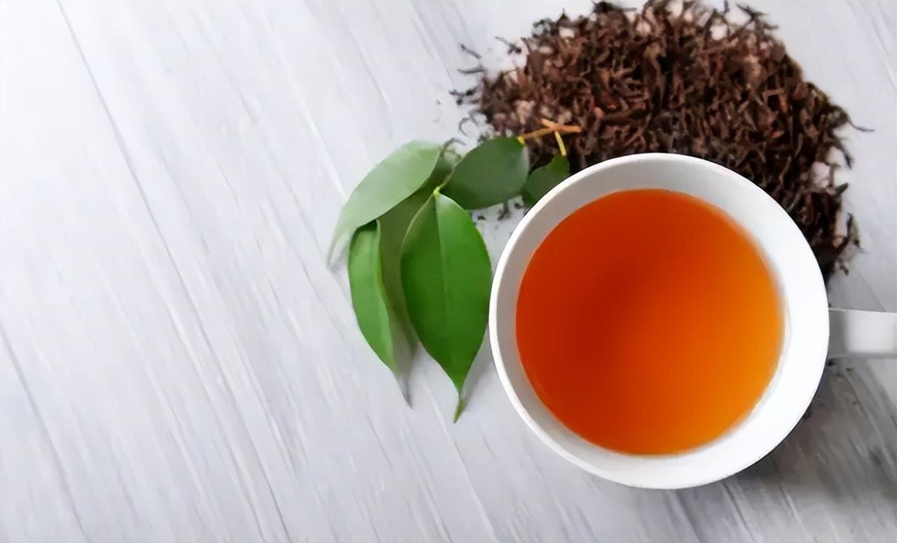 冬天红茶和绿茶哪个好，长期喝红茶好还是绿茶好