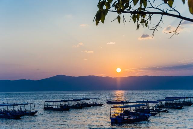昆明湖的简介，昆明湖的简介导游词（水深159米蓄水量206亿方）