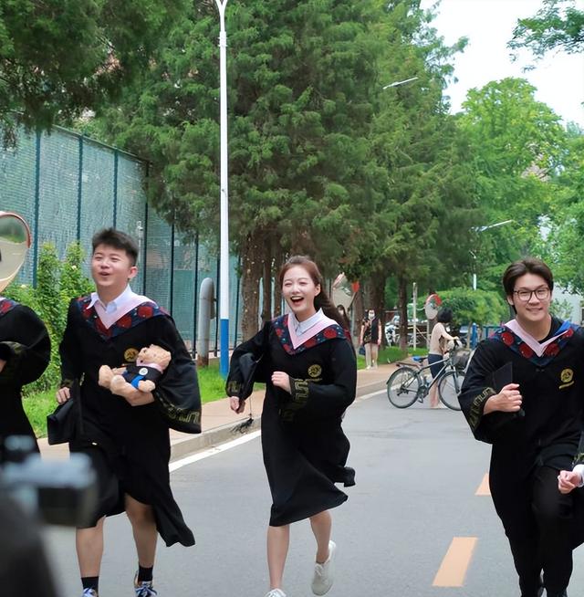 现在学什么技术赚钱多（大学生毕业后不同专业赚钱排名）