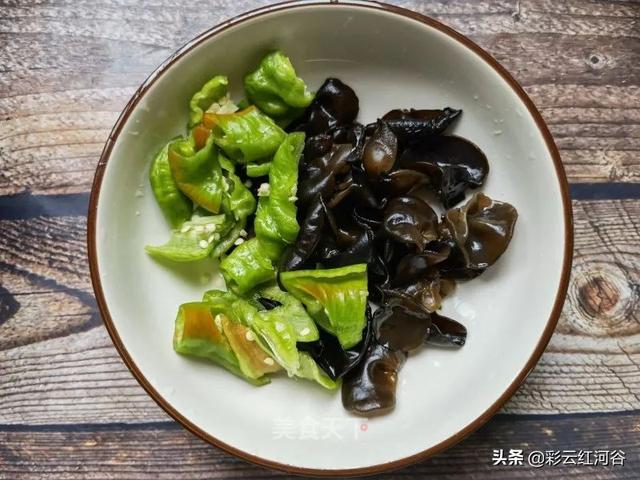 土豆炖排骨的家常做法，豆角土豆炖排骨的家常做法（土豆炖排骨）