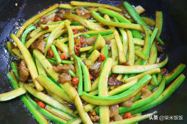 西葫芦要去籽吗，西葫芦还用去籽吗_葫芦需要去籽吗（正是吃这菜的好时候）