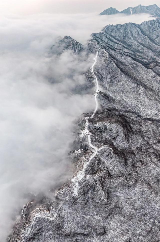 燕山山脉指的是哪里，燕山山脉在哪个省哪个市（隔开了华北平原和东北平原的燕山）