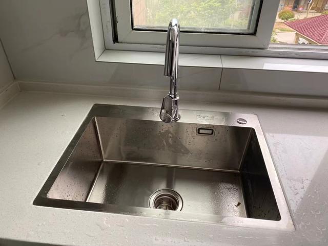 水槽安装步骤方法，水槽安装位置图片（橱柜水槽安装工艺HJSJ-2022）