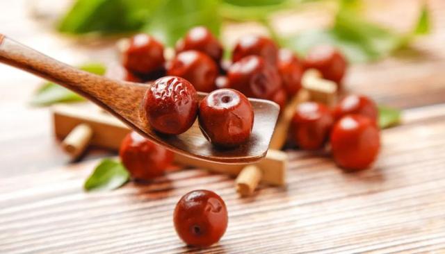 酸枣仁怎么吃，酸枣仁怎么吃法（这个医圣张仲景最爱的“小枣子”）