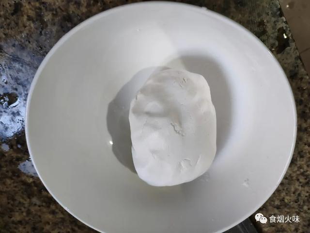 糯米粉和淀粉一样吗，淀粉和糯米粉一样吗（糯米粉用途还傻傻分不清）