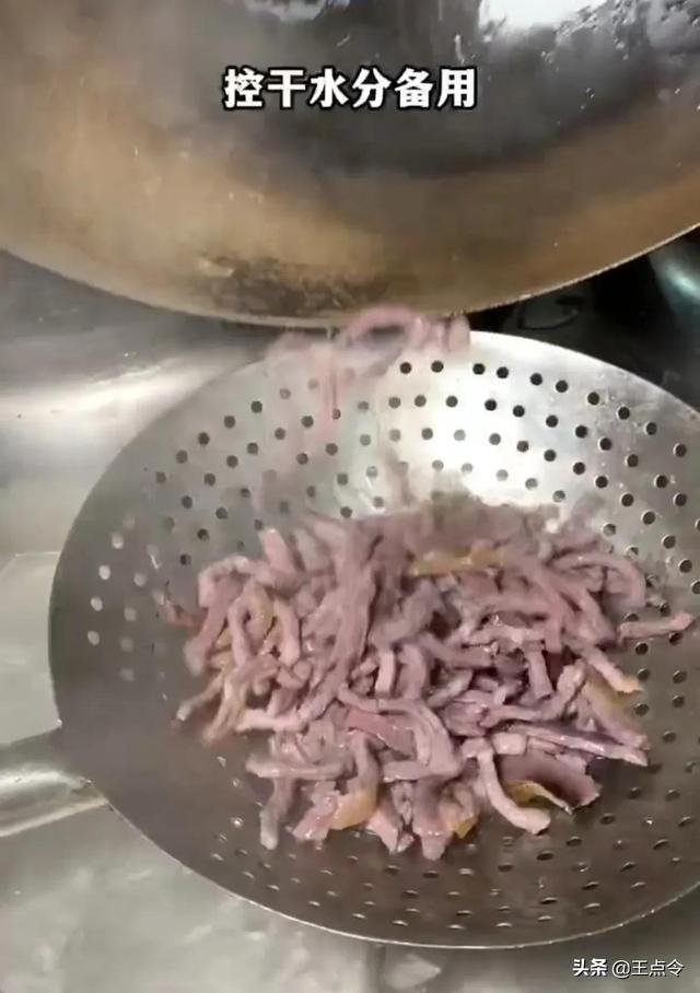 牛干巴怎么炒好吃，昭通牛干巴怎么炒（云南特产牛干巴巅峰吃法制作步骤）