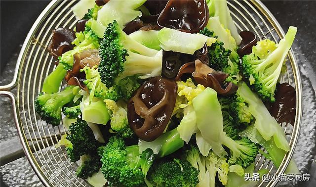 西兰花怎么炒才好吃，1个西蓝花2个鸡蛋