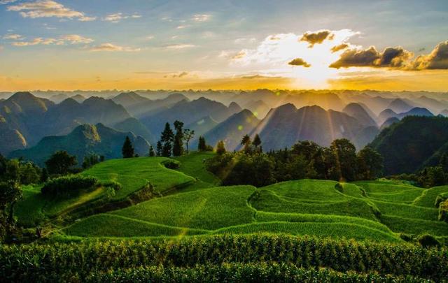 贵州旅游十大景点，贵州旅游十大景点排名千户苗寨（贵州十大冷门景点）