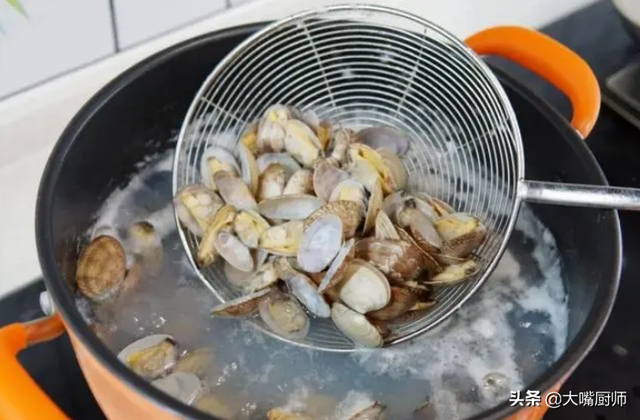 花甲怎么洗最快最干净，花甲怎么洗最快最干净最快（用盐水泡不靠谱）