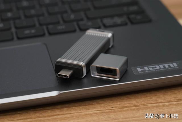 手机u盘怎么用，kingston手机u盘怎么用（披着SSD外衣的优盘）