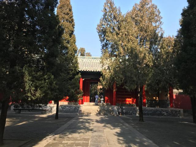 弥高是什么意思，钻之弥坚仰之弥高是什么意思（重游孔庙之—：孔庙的石坊庙门）