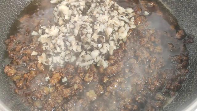 豆酱的做法，鸡蛋黄豆酱的做法（日销700份的炸酱秘方）