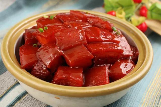 湖南特色菜谱有哪些，湖南家常菜菜谱大全（湖南最经典的10道湘菜）