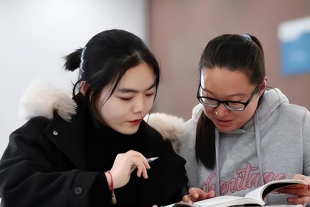 读研究生一年要多少钱学费，读研究生一年学费要多少钱（本科生晒出研究生收费单）