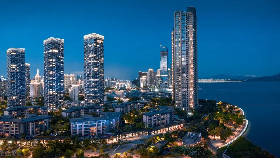 香港是寸土寸金，为什么TVB里很普通的警察无论是主角还是客串的家里都是超过百平米了，只是剧情需要吗？