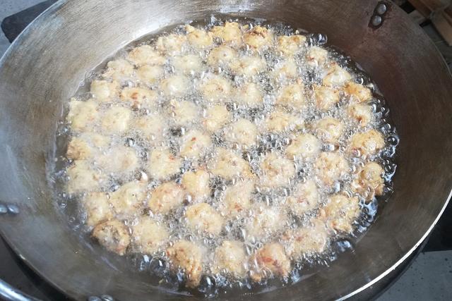 肉丸子怎么做又滑又嫩，怎样做出滑嫩鲜美的肉丸子（切记少放面粉或淀粉）