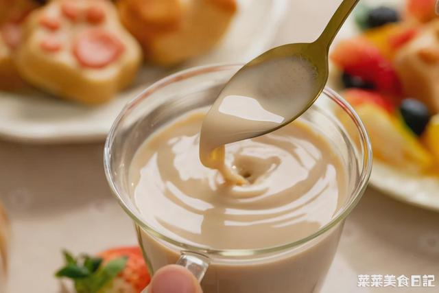 奶绿的做法和配方，椰香奶绿做法（随手一拌就搞定）