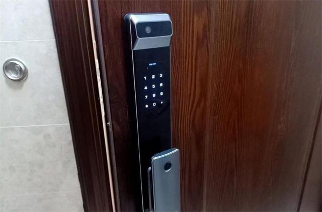 怎么选好的指纹锁，指纹门锁怎么选（指纹锁一定坚持“6不买”）