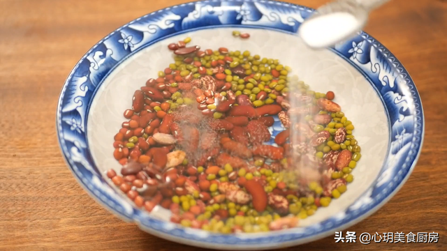 红豆怎么煮好吃，大红豆煮什么好吃（2小时全软烂开花）