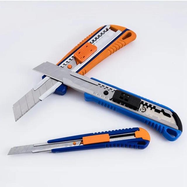 美工刀怎么换刀片，美工刀怎么换刀片视频（美工刀及刀片知识介绍）