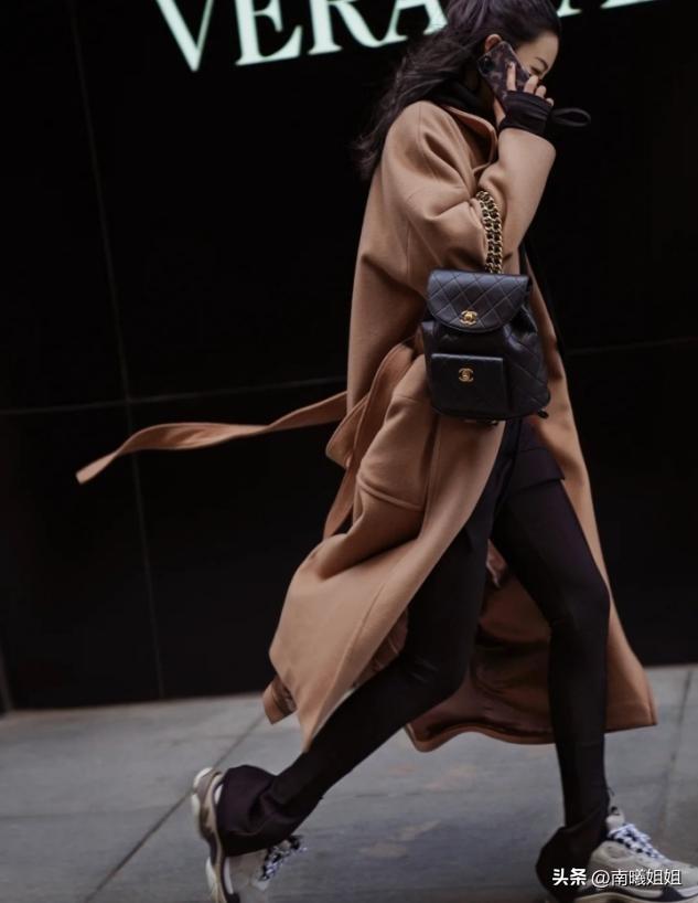 穿裙子配什么外套好看，穿裙子配什么外套好看春季（最近流行一种穿法）