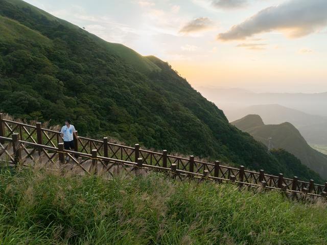 武功山旅游攻略，江西武功山旅游攻略（武功山顶露营看日落是什么体验）