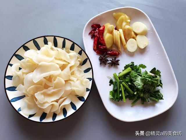 玉木耳怎么吃，木耳可以煮汤喝吗（这一道菜要多做给家人吃）