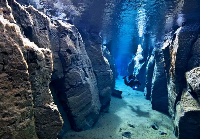 世界上最长的山脉是什么山，世界上最长的山脉是什么山脉位于南美洲（地球有一条巨型山脉）