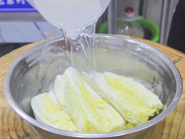 一斤腊肉放多少盐，做腊肉腌制一般要放多少盐一斤肉（只放盐不正宗容易坏）