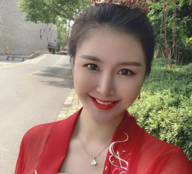 梁姓好听稀少的女孩名字大全，梁姓女孩起名有诗意（做12年中老年模特）