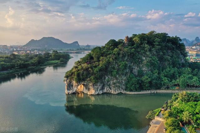 巨蟹男偏爱哪类女生，巨蟹男偏爱哪类女生（金牛座、双子座、巨蟹座男生偏爱女生的类型）