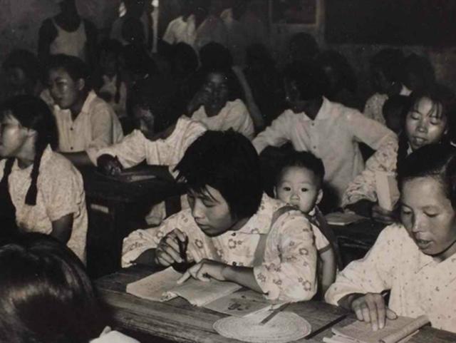 恢复高考是哪一年哪月，恢复高考是哪一年（1977年高考恢复之际）