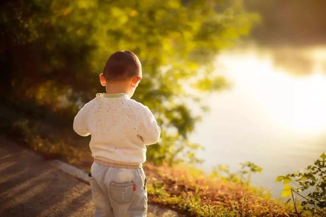 自己打屁股的方法，专家教你怎样打孩子屁股才能最有效果（孩子犯错了就打屁股）