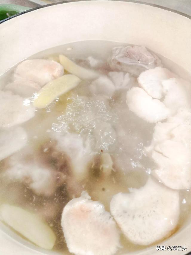 猴头菇排骨汤怎么样做，宅家煲一锅猴头菇猪骨汤
