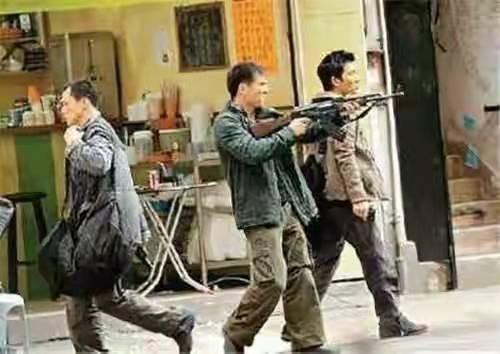 抢劫犯最喜欢抢哪些人，抢劫犯会对什么人下手（10分钟打劫5间金铺）
