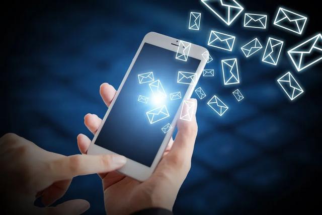 考一次托福一共多少钱，托福考试费用历年来都是多少钱（托福出分，有人刷了半天没分数）