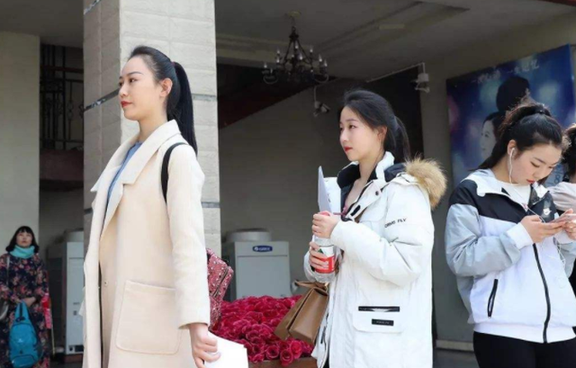 四川传媒学院是一本还是二本，四川传媒学院是几本大学（学生花式跳绳像吃炫迈）