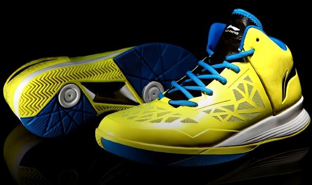 李宁篮球鞋怎么样，李宁和安踏哪个好（李宁做了一双更强的“超轻”篮球鞋）