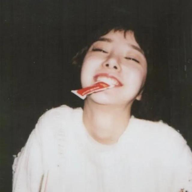 白色背景女生动漫头像 念七微信，白色背景女生动漫头像 念七（白色系女生头像）