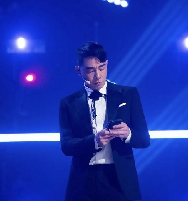 《披荆斩棘2》路透曝光：林峯满脸不高兴，吴卓羲戴墨镜耍酷