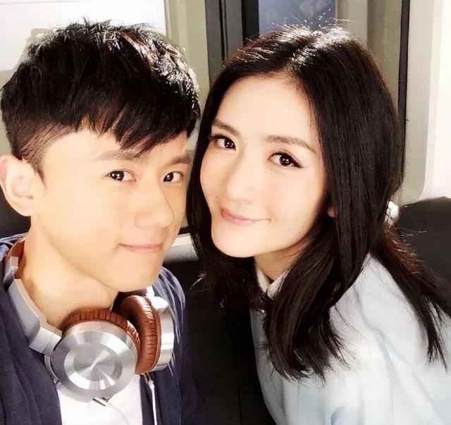 张杰谢娜婚纱照，张杰和谢娜结婚时的样子（女方皮肤松弛面容憔悴）